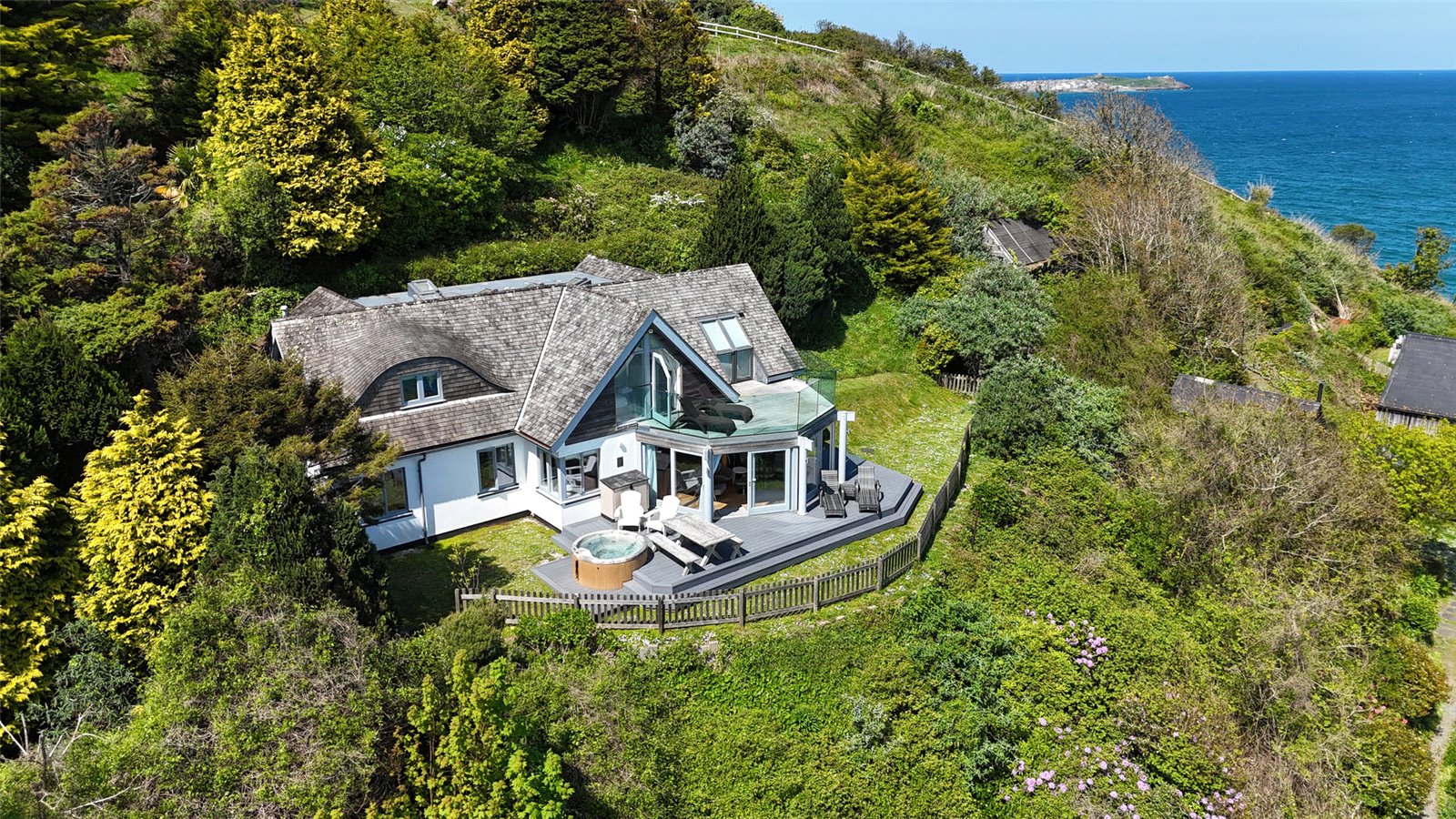 5 bedroom detached house for sale 0