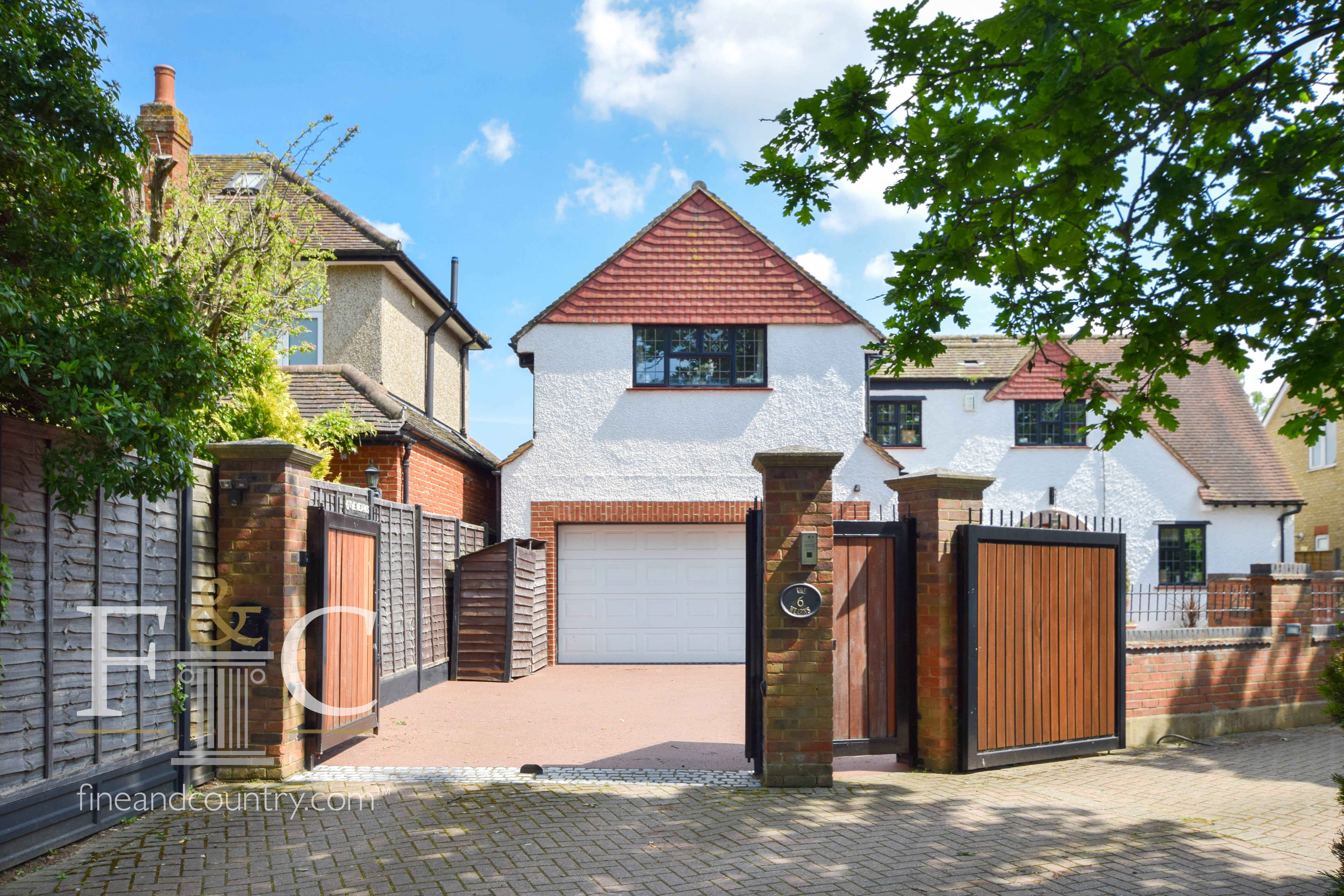 5 bedroom detached house for sale 0