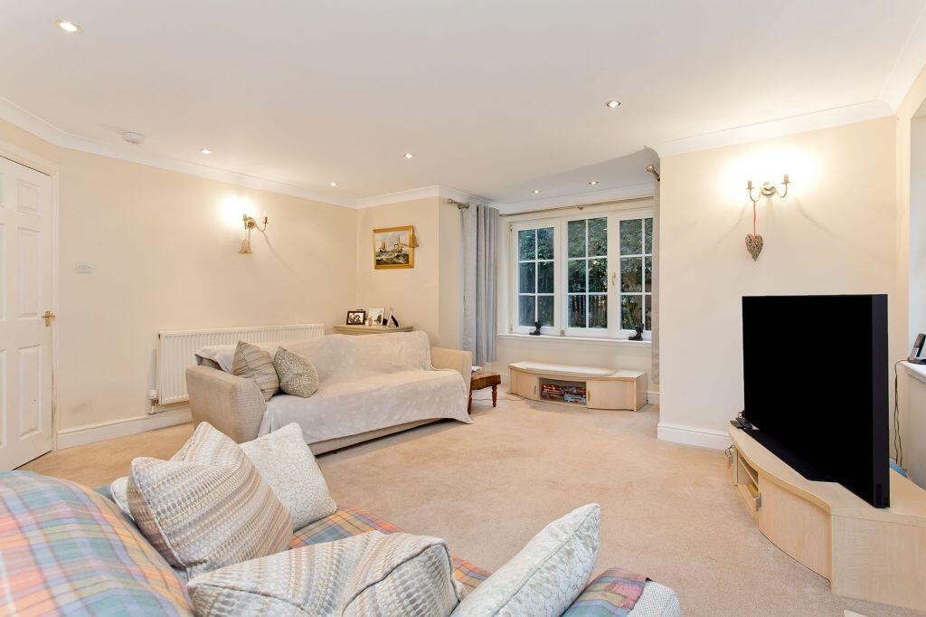 6 bedroom detached house for sale 0