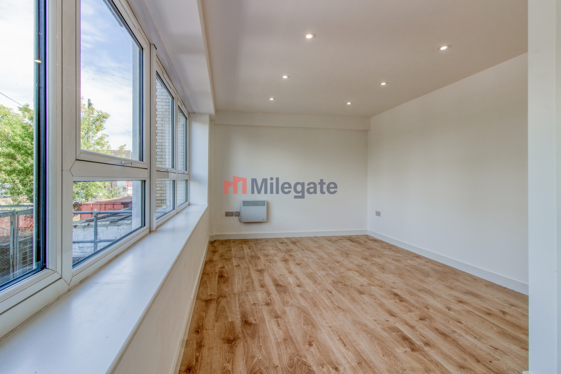 Flat 1 Barclays Chambers, High Road, Basildon photo 5