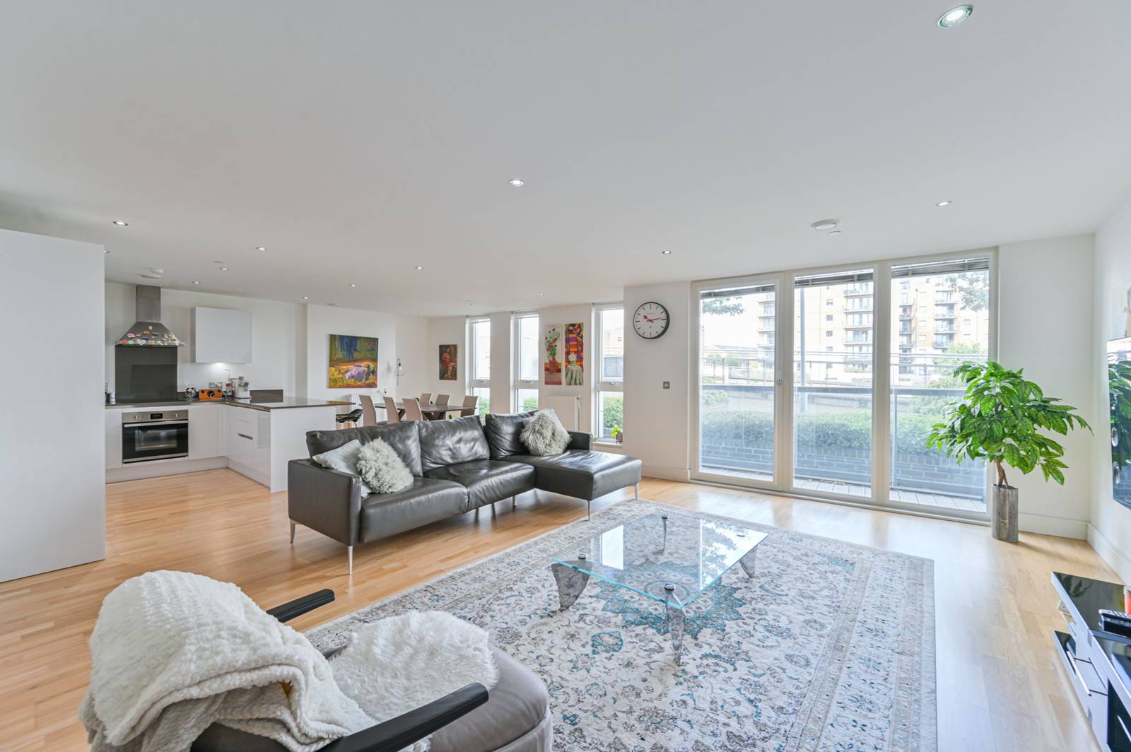 3 bedroom flat for sale 0