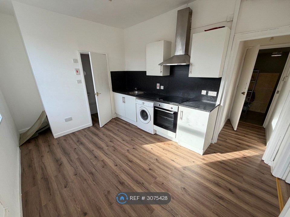 Waterloo Road, Flat, Southampton photo 4