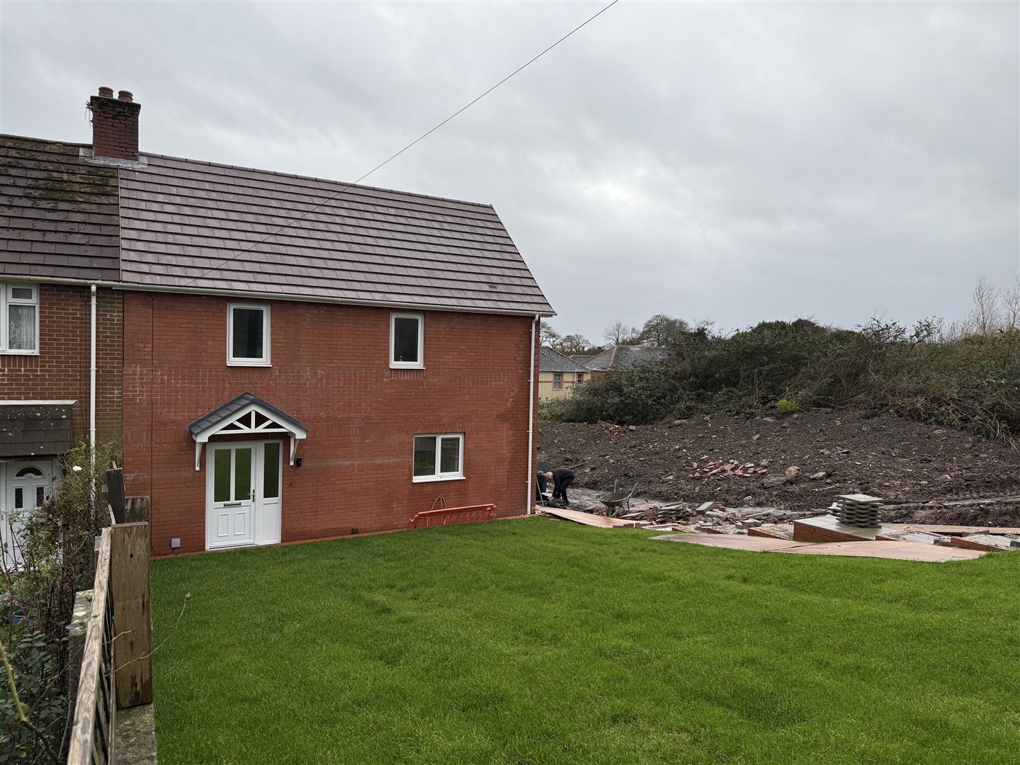 35, Brynmefys, Llanelli photo 3