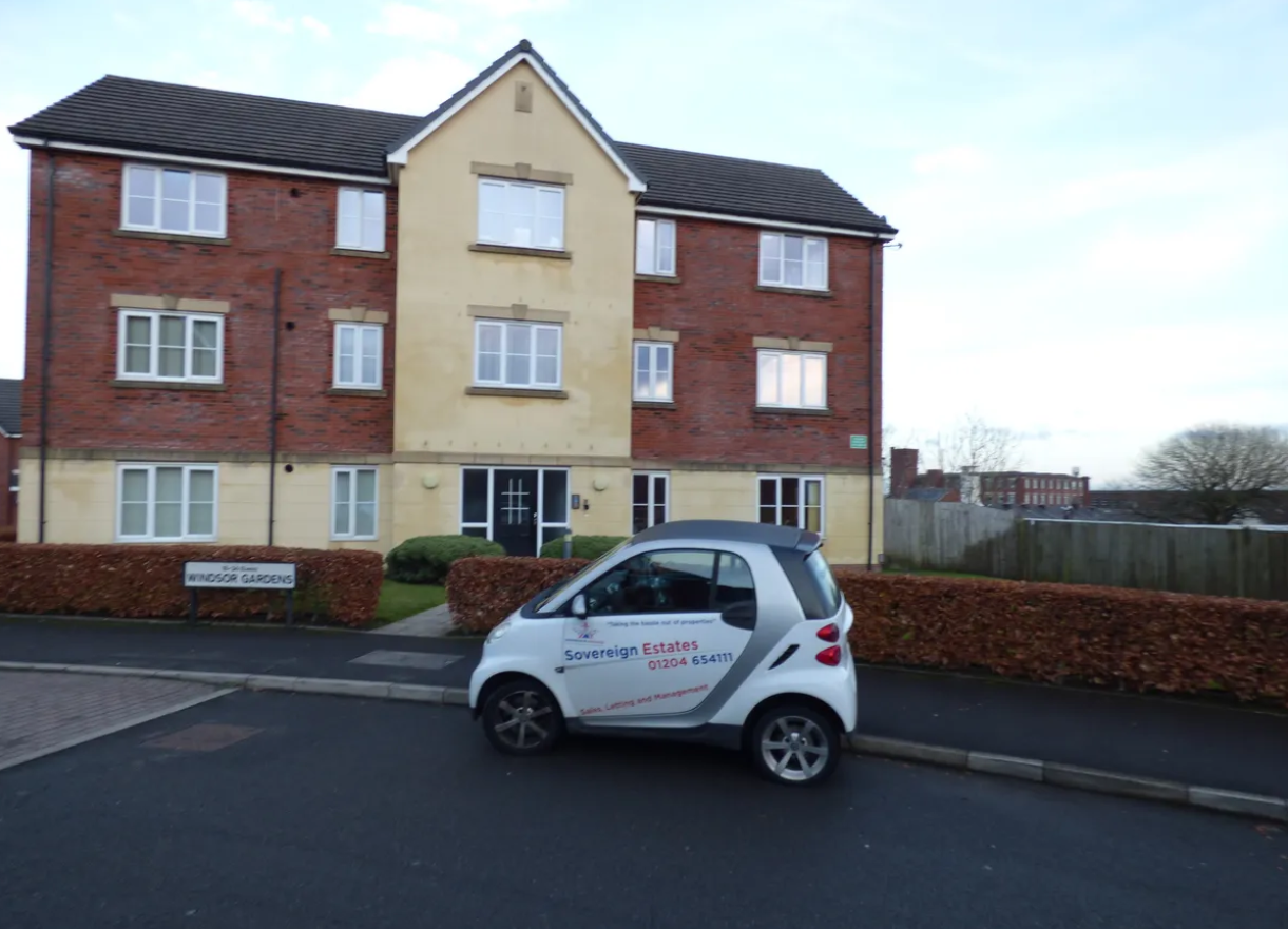 28, Windsor Gardens, Bolton photo 2