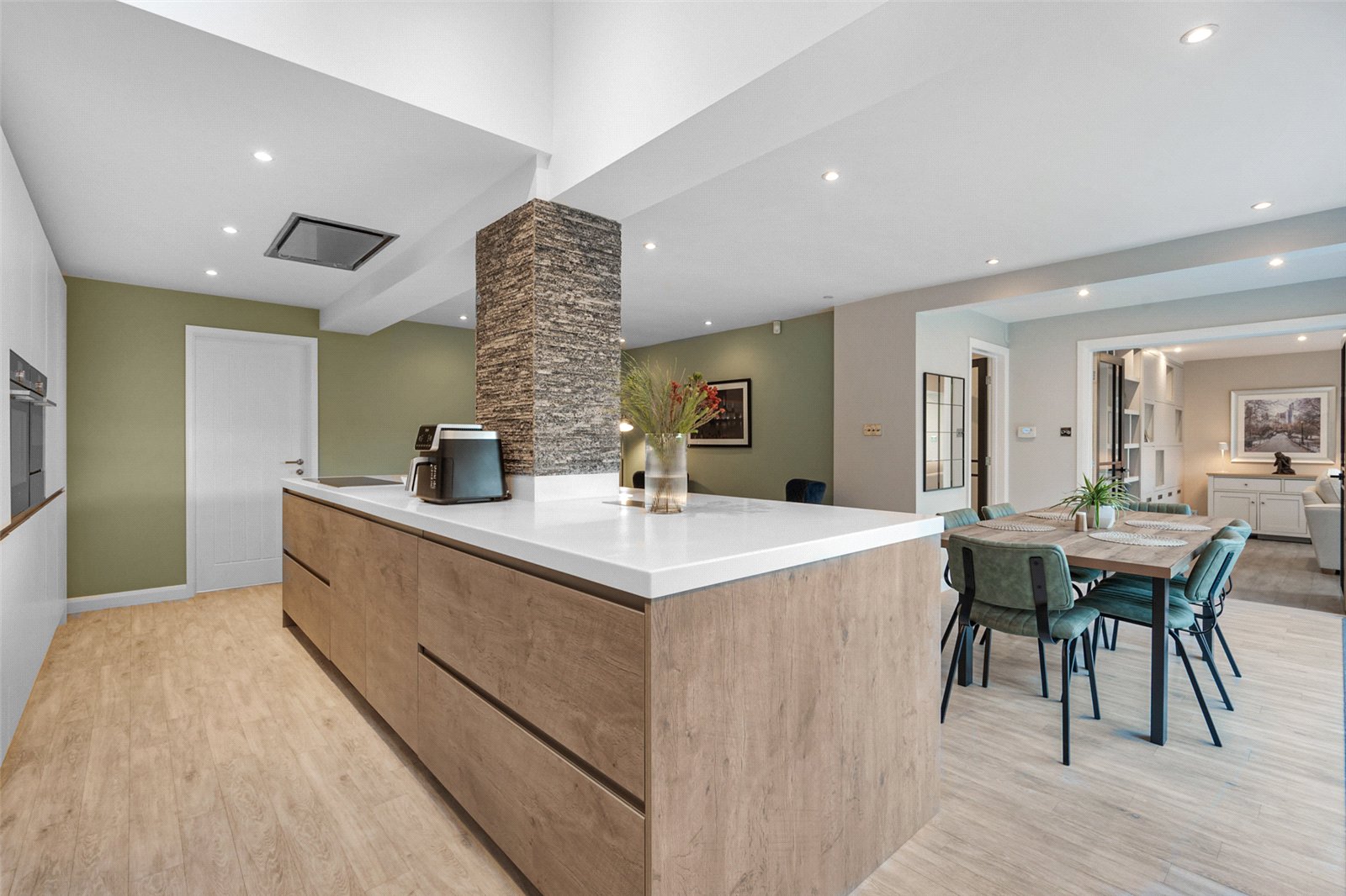 4 bedroom detached house for sale 0