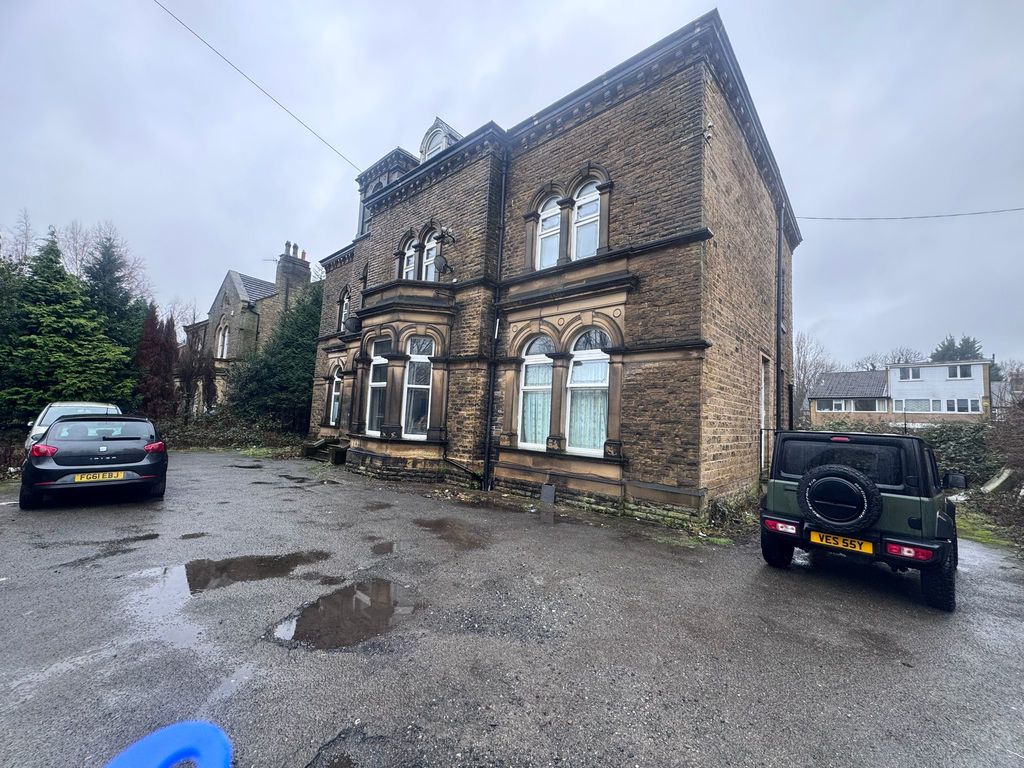 Room 13, 46, Gledholt Road, Huddersfield photo 5