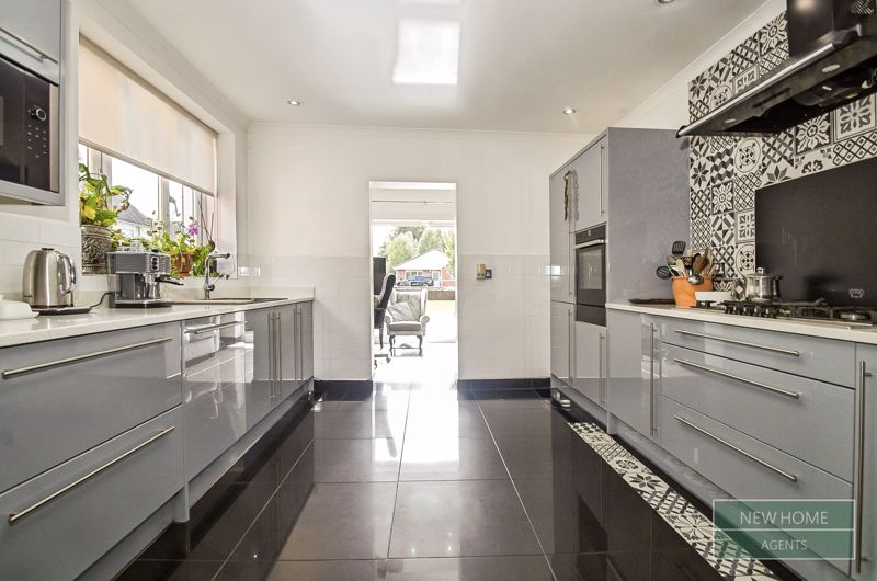 5 bedroom semi-detached house for sale 0