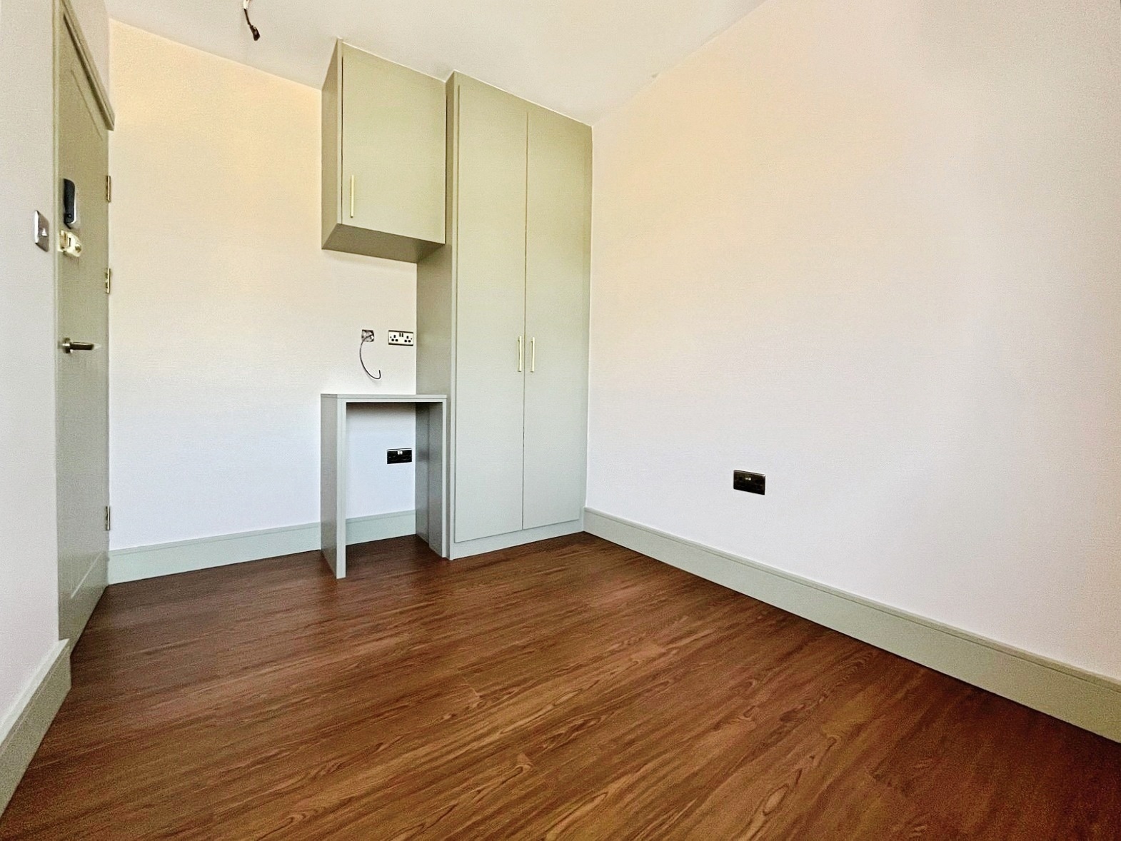 Room 8, 368, Church Road, Middlesex photo 5