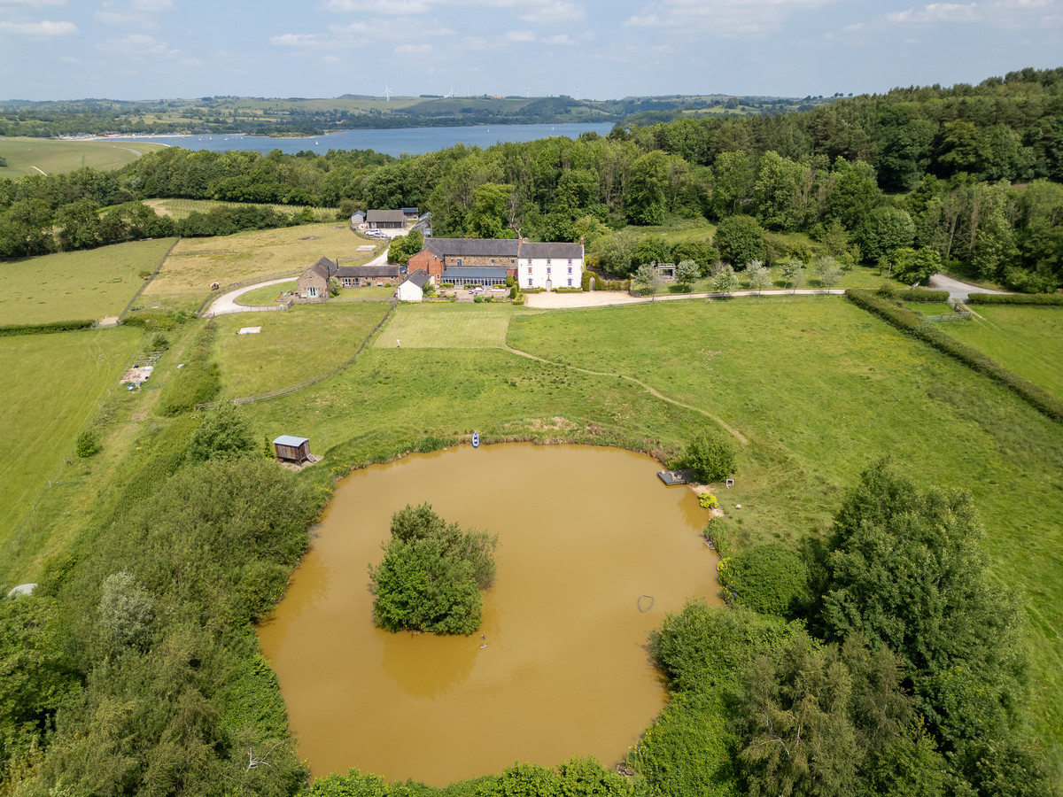 17 bedroom detached house for sale 0