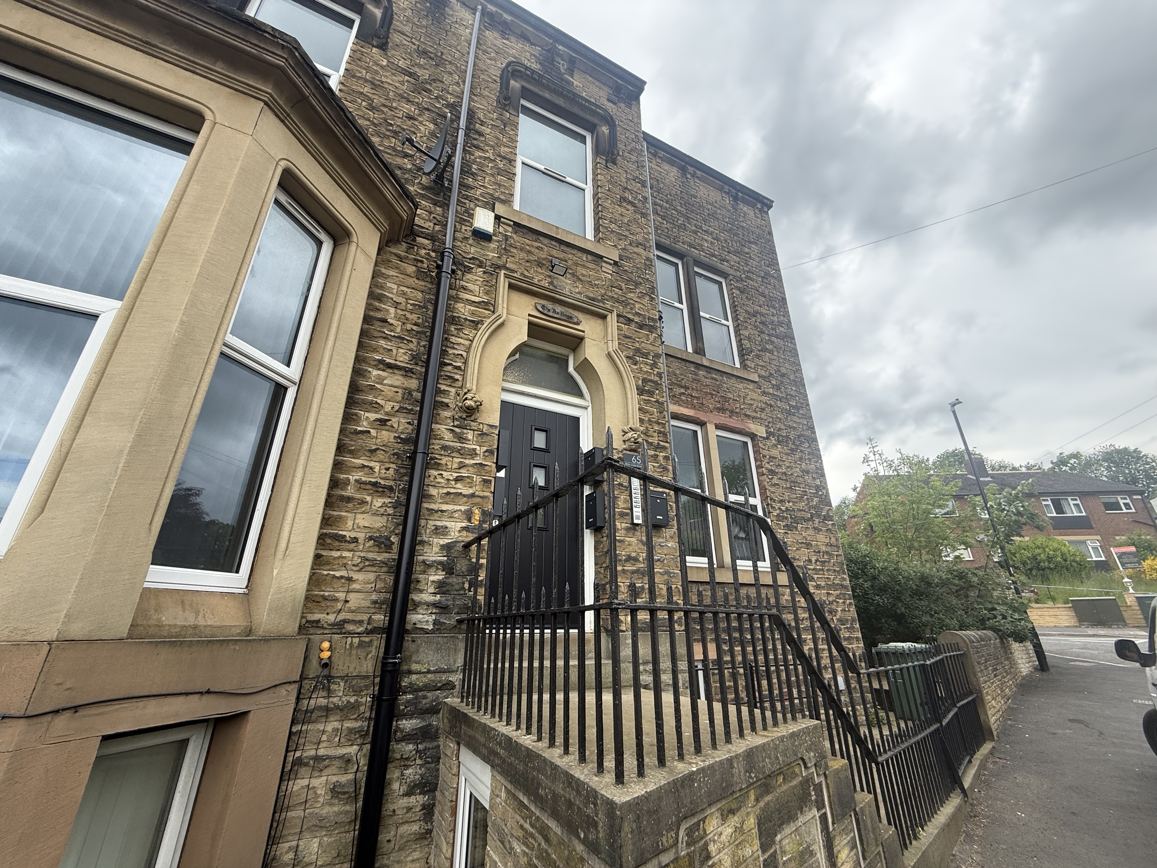 1-bed flat on Flat 2, 65, Birkby Lodge Road, HUDDERSFIELD, £625/mo