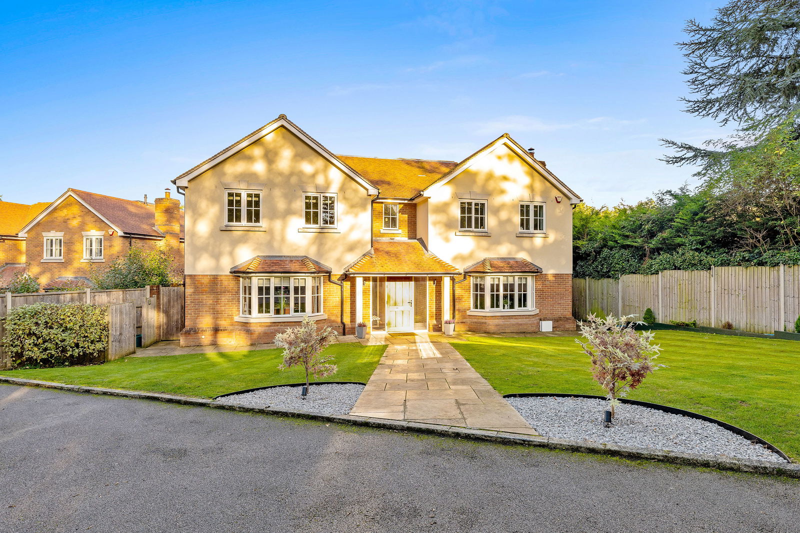6 bedroom detached house for sale