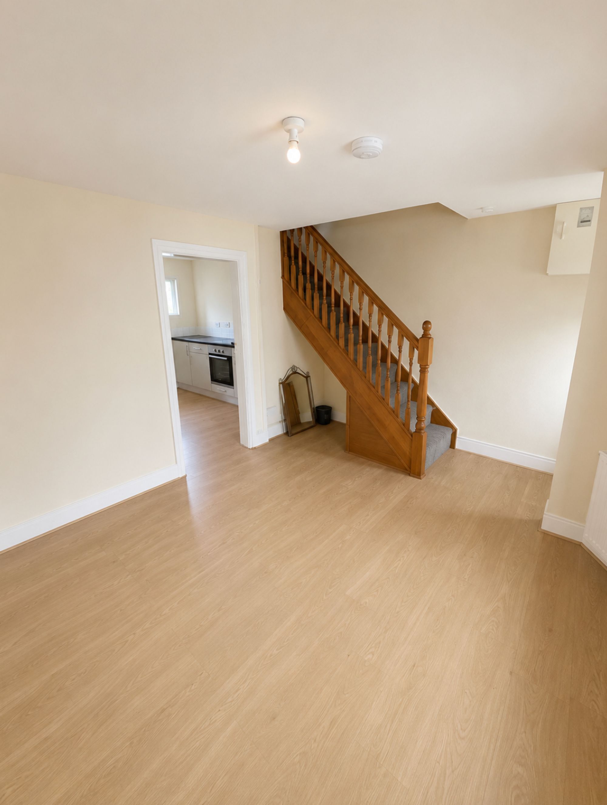 25 Castle Square, Merthyr Tydfil photo 5