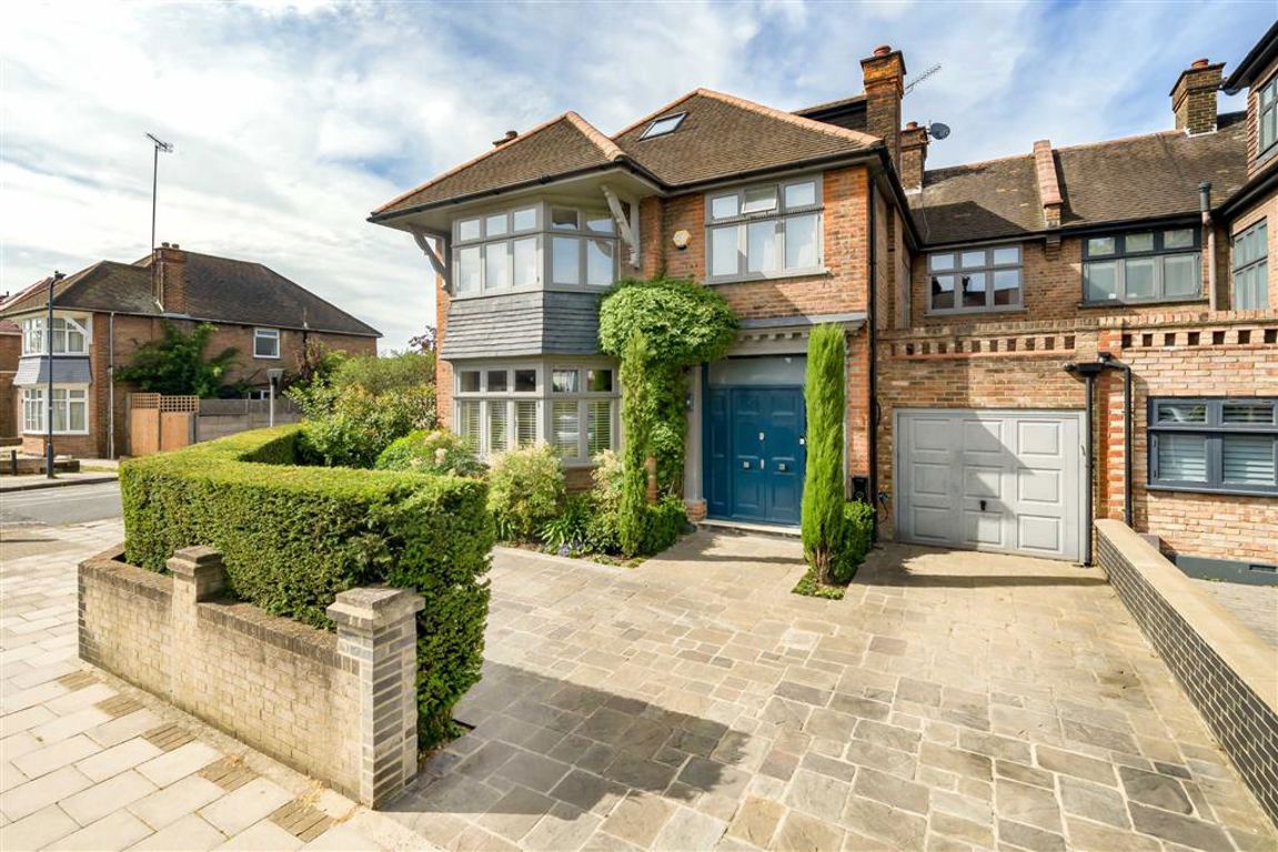 6 bedroom semi-detached house for sale 0