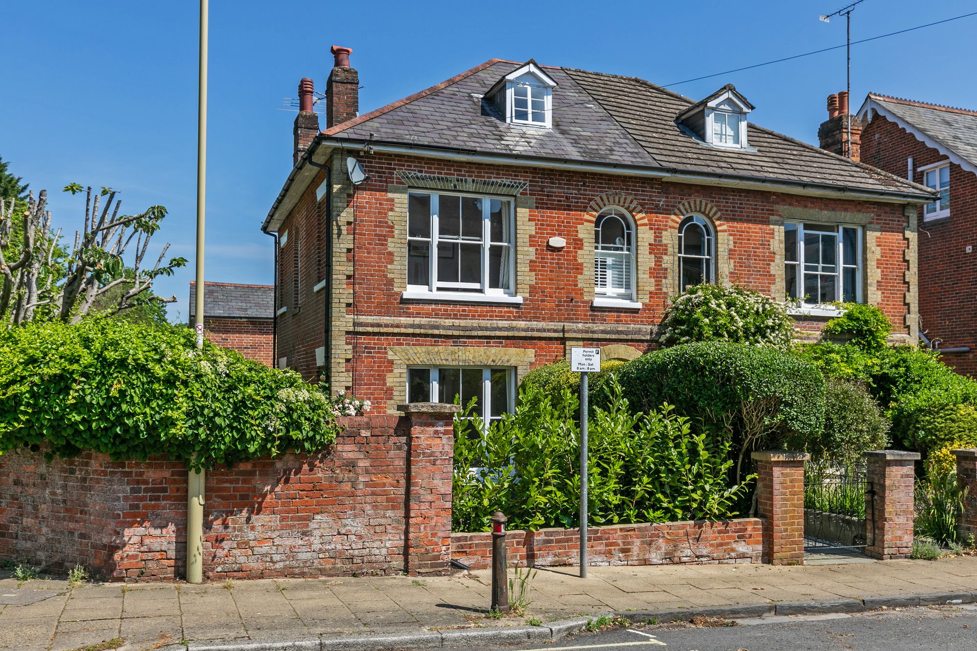 4 bedroom semi-detached house for sale 0