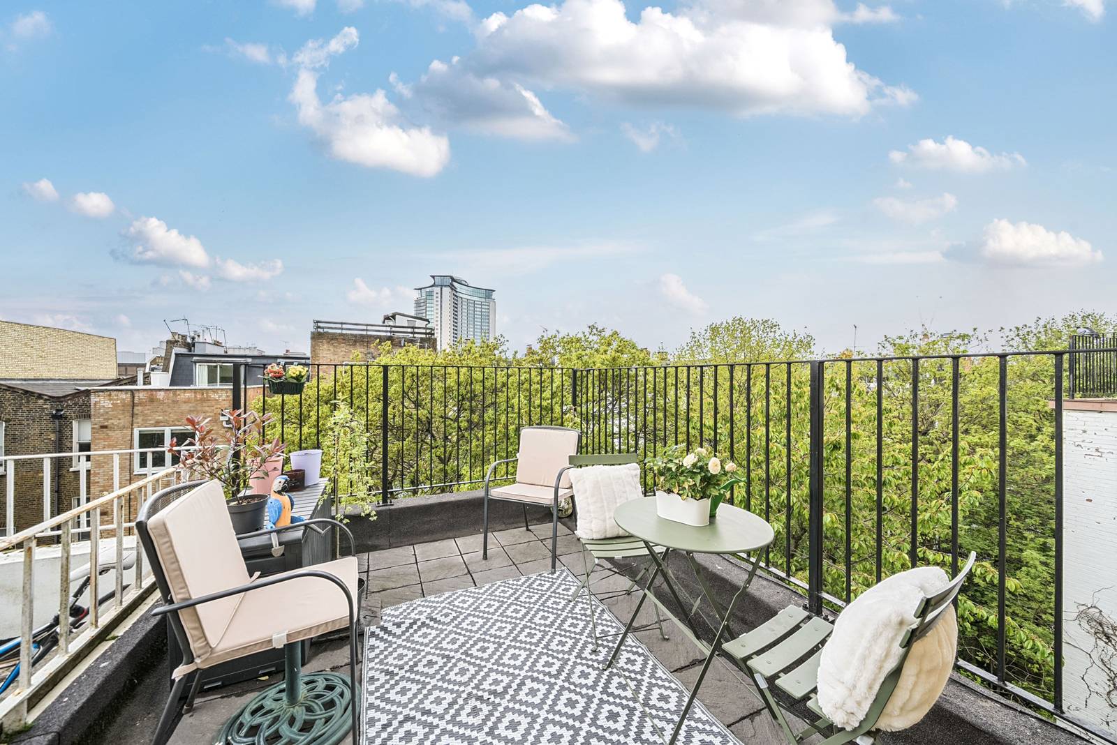 3 bedroom flat for sale 0