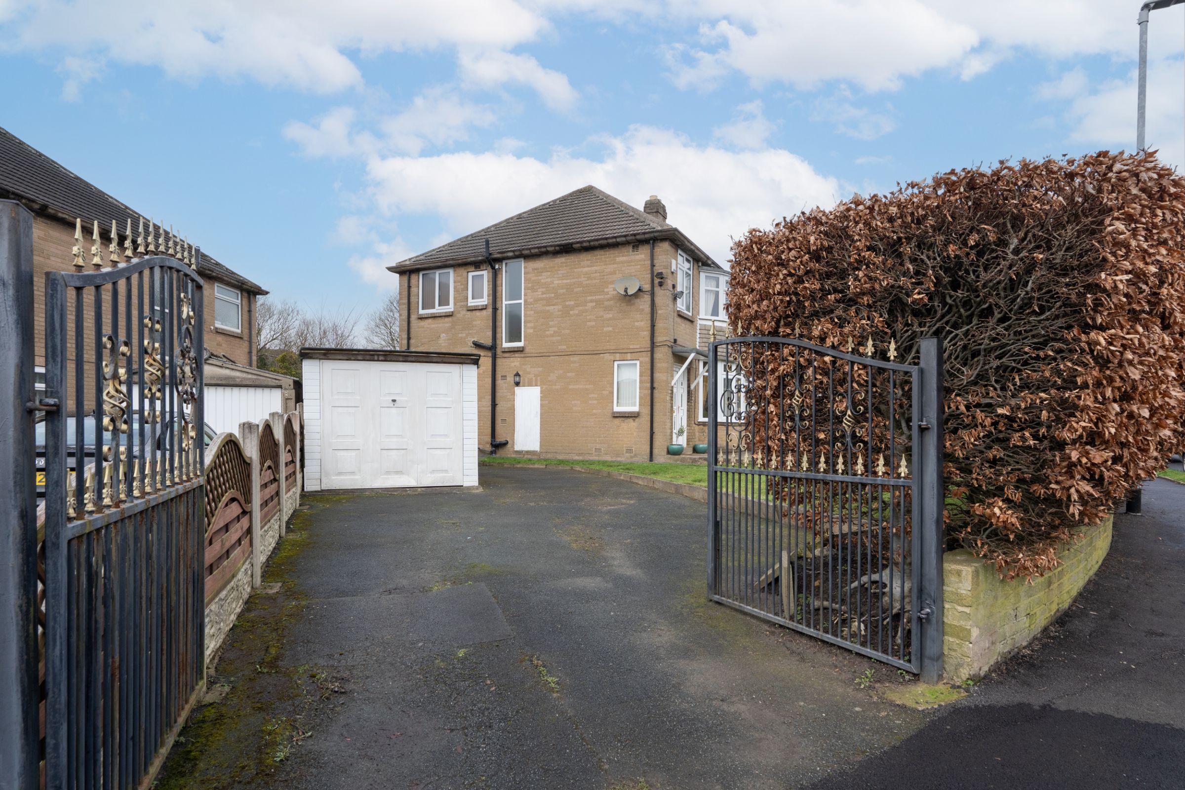 Photos of Carr Manor View, Moortown LS17 66768900 PrimeLocation