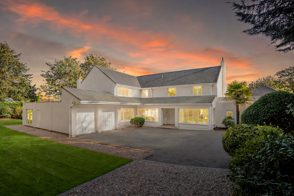 4 bedroom detached house for sale 0