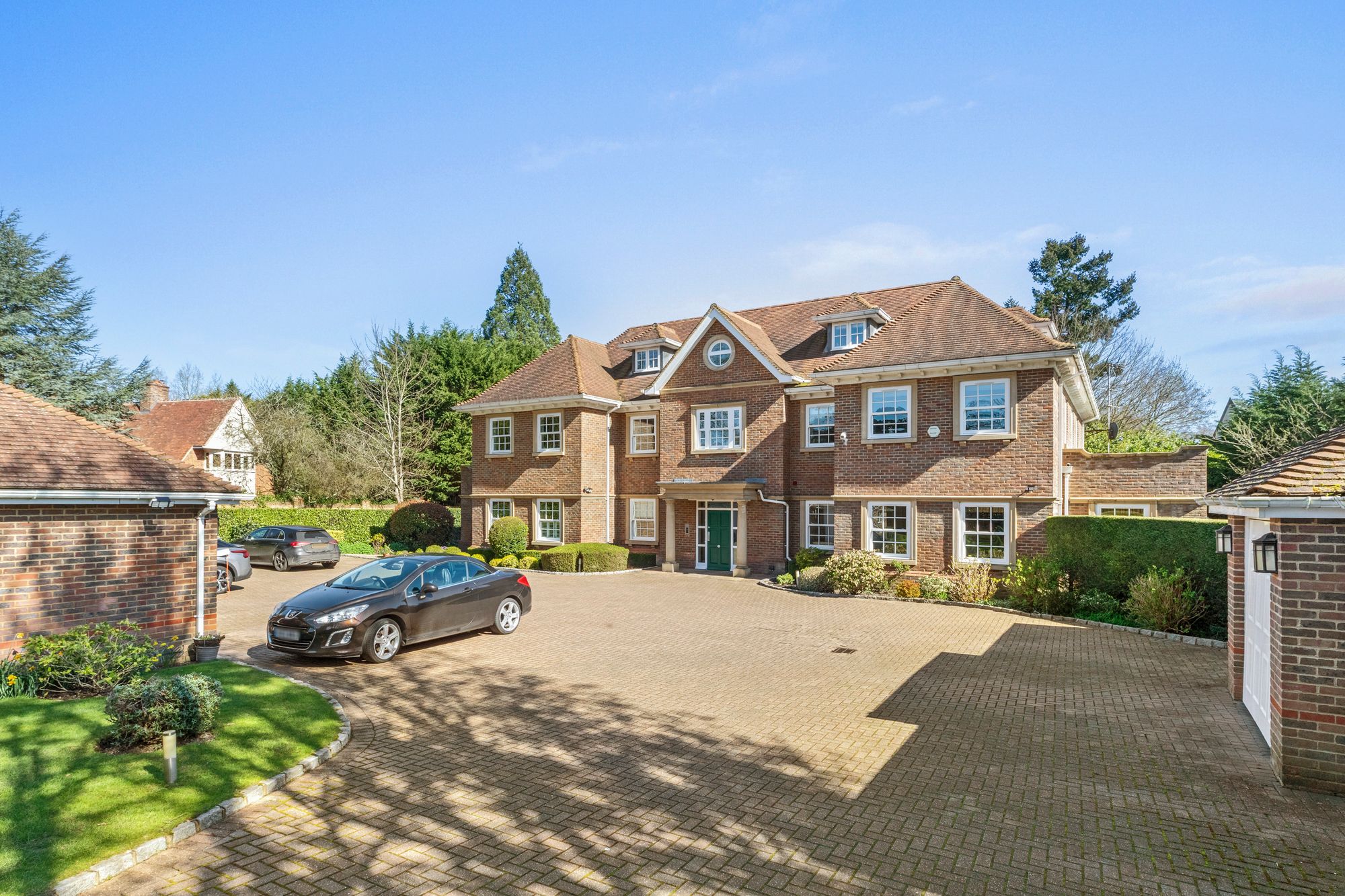 2-bed flat on 5 Aston House Penn Road, Beaconsfield, £585,000
