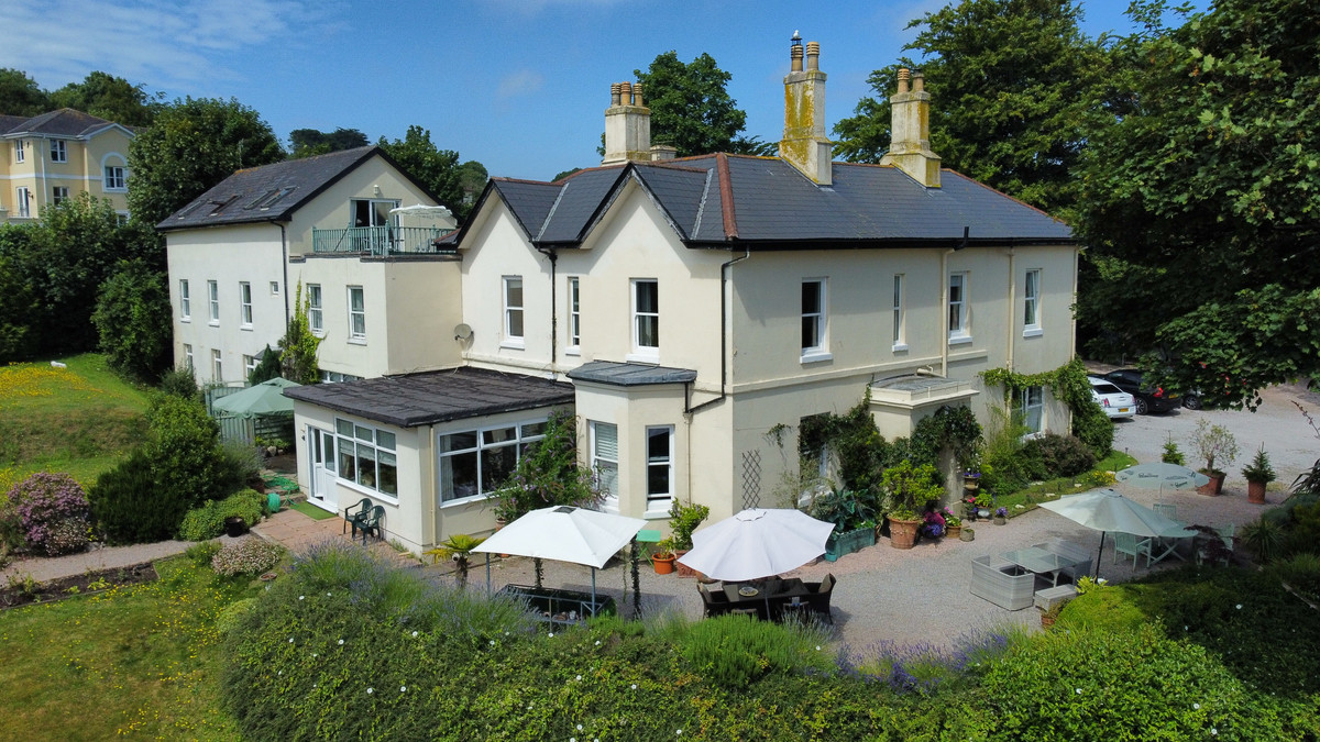 16 bedroom detached house for sale 0