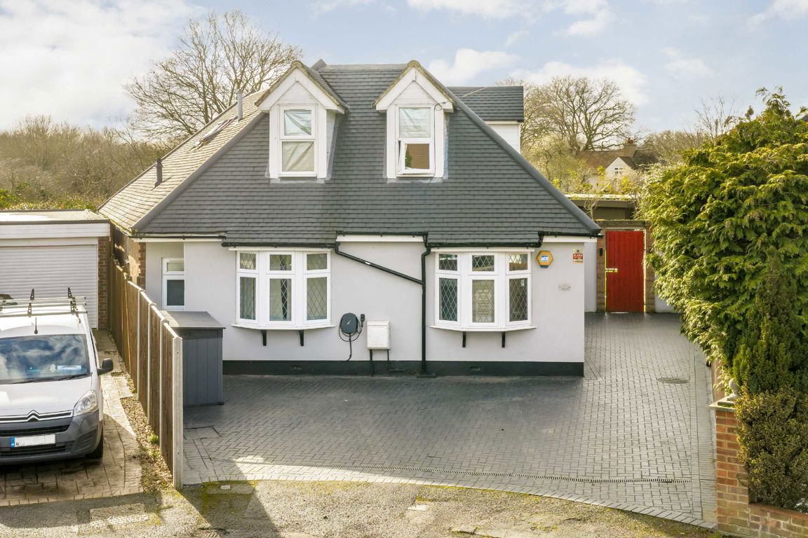 4 bedroom detached house for sale 0