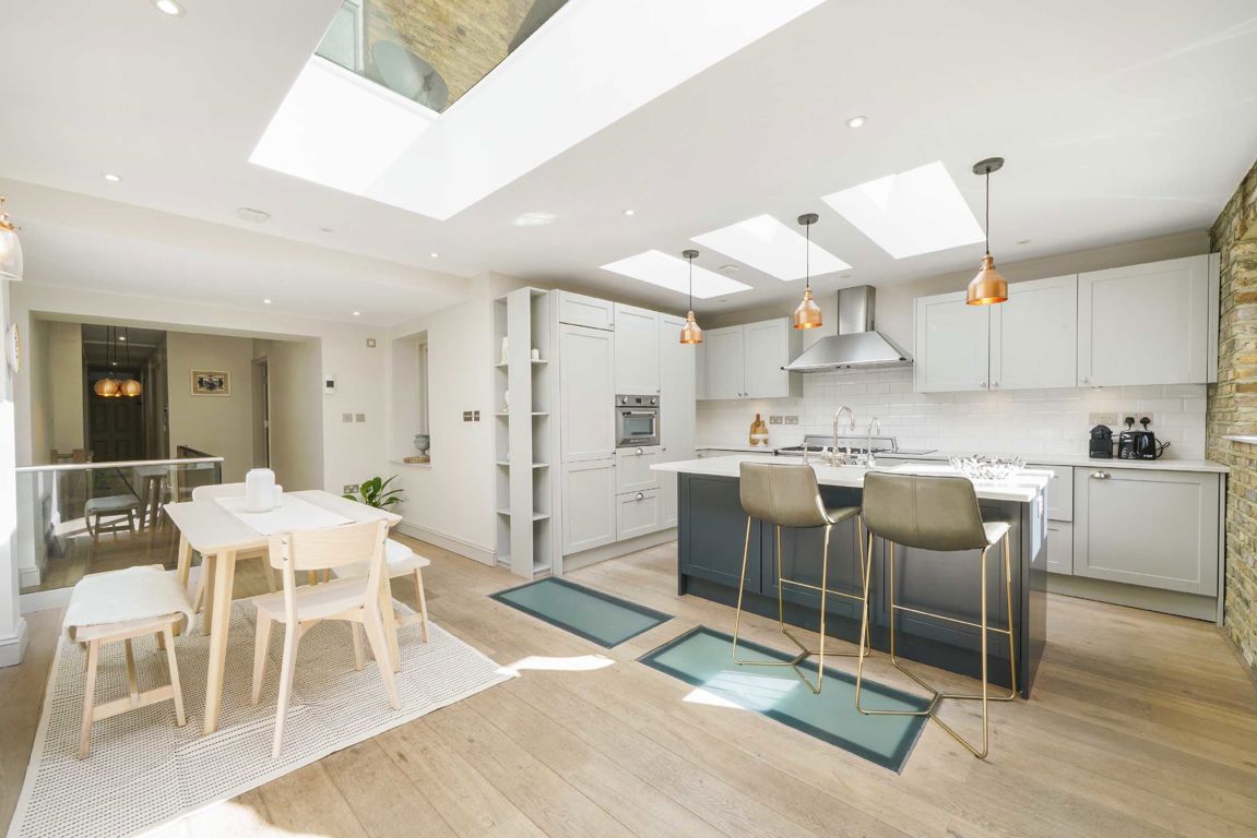 3 bedroom maisonette for sale 0