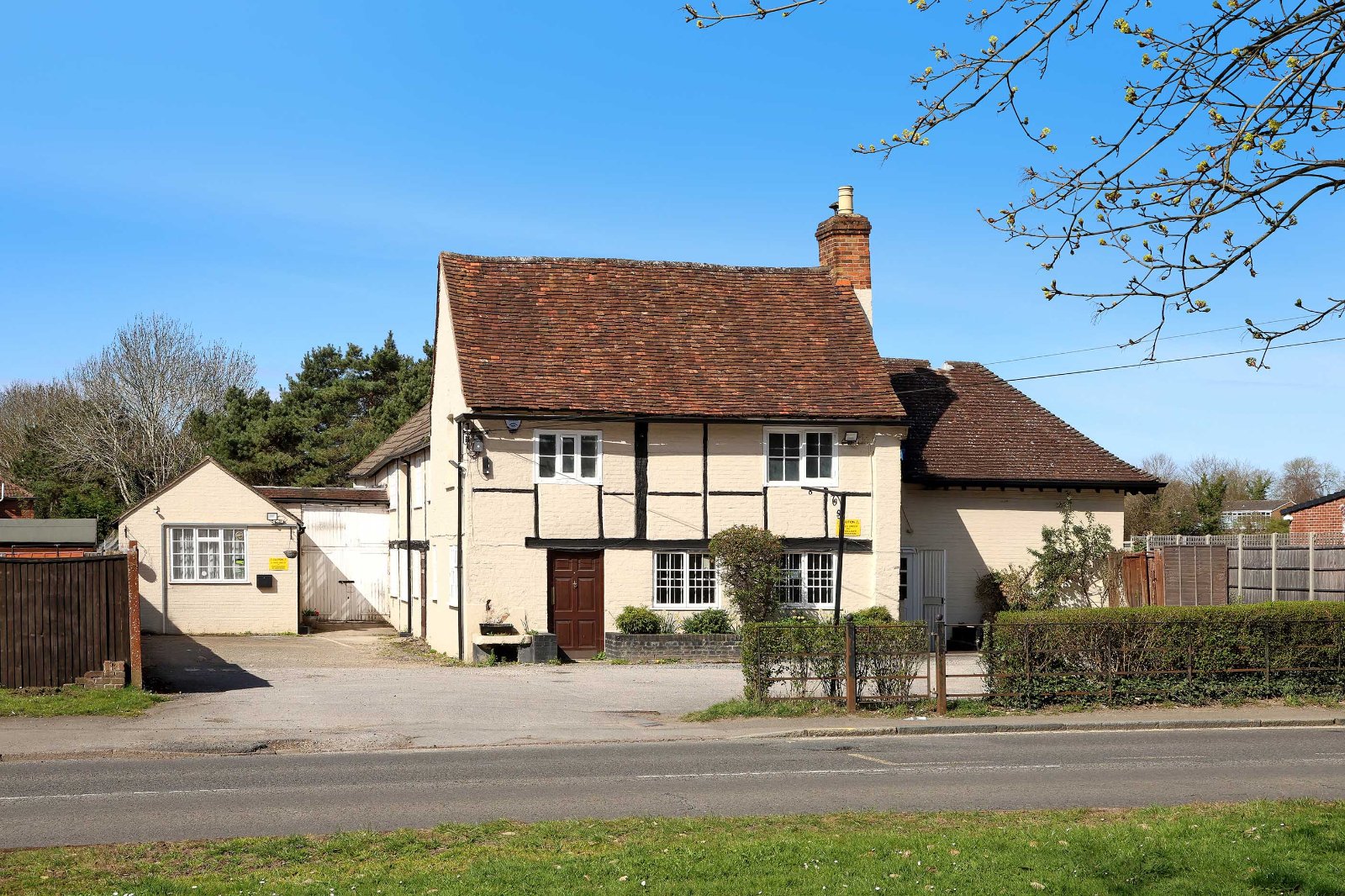 4 bedroom detached house for sale 0