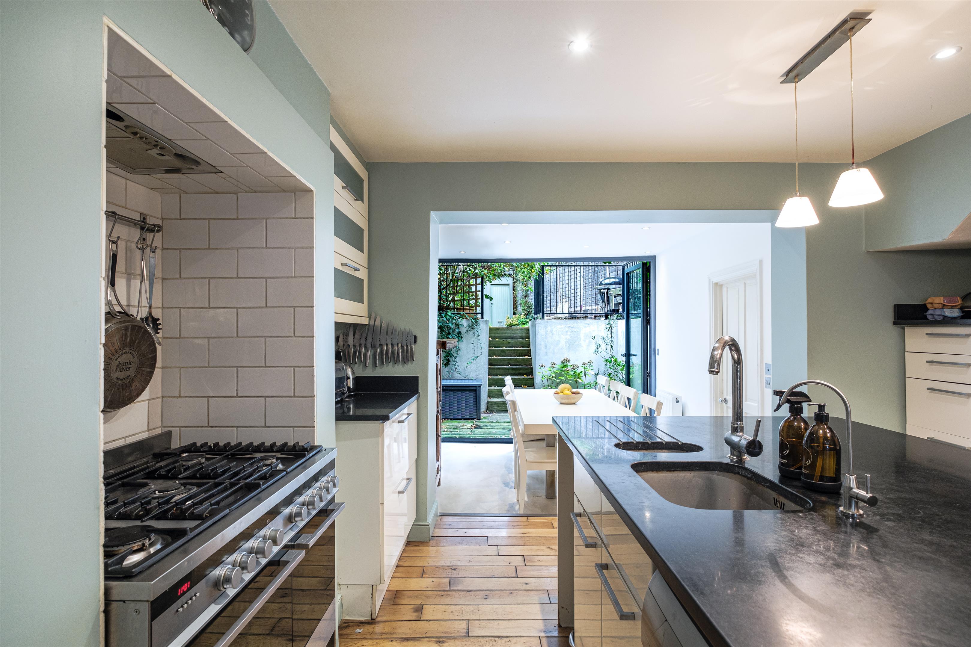 4 bedroom semi-detached house for sale 0