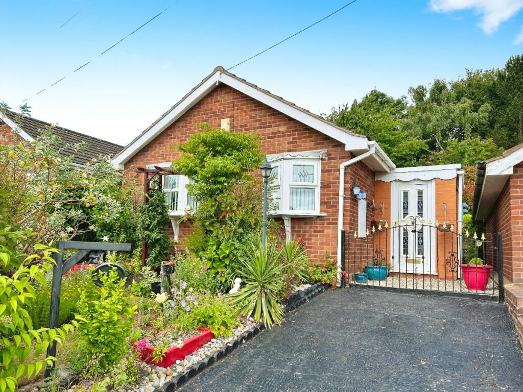 28 Ragees Road, 28 Ragees Road, Kingswinford photo 3