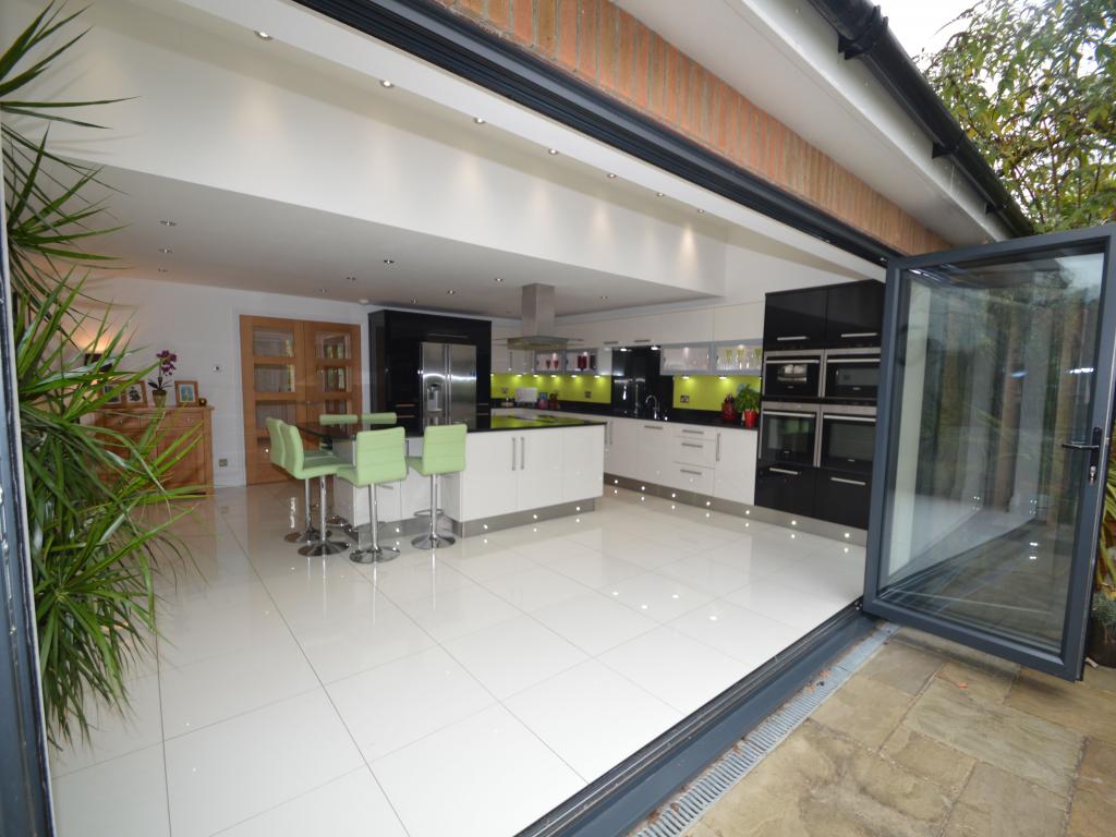 Free property report 149 Old Woosehill Lane, Wokingham, RG41 3HR Chimnie