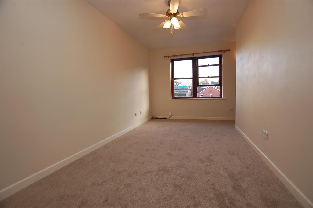 Flat 3, The Lyndons, Park Street, Kingswinford photo 3