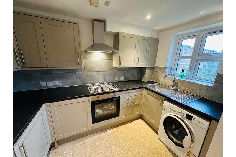11 Gaumont Terrace photo 2