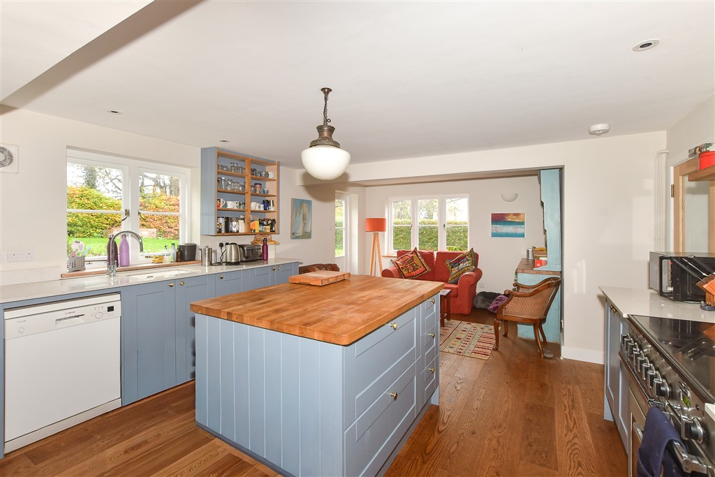 4 bedroom detached house for sale 0