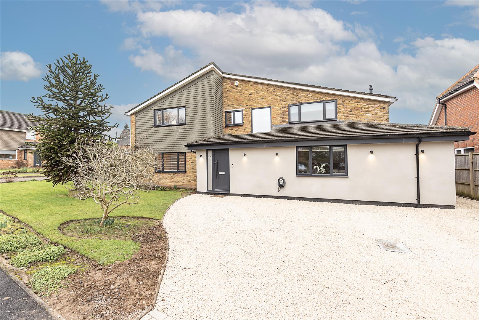 4 bedroom detached house for sale 0