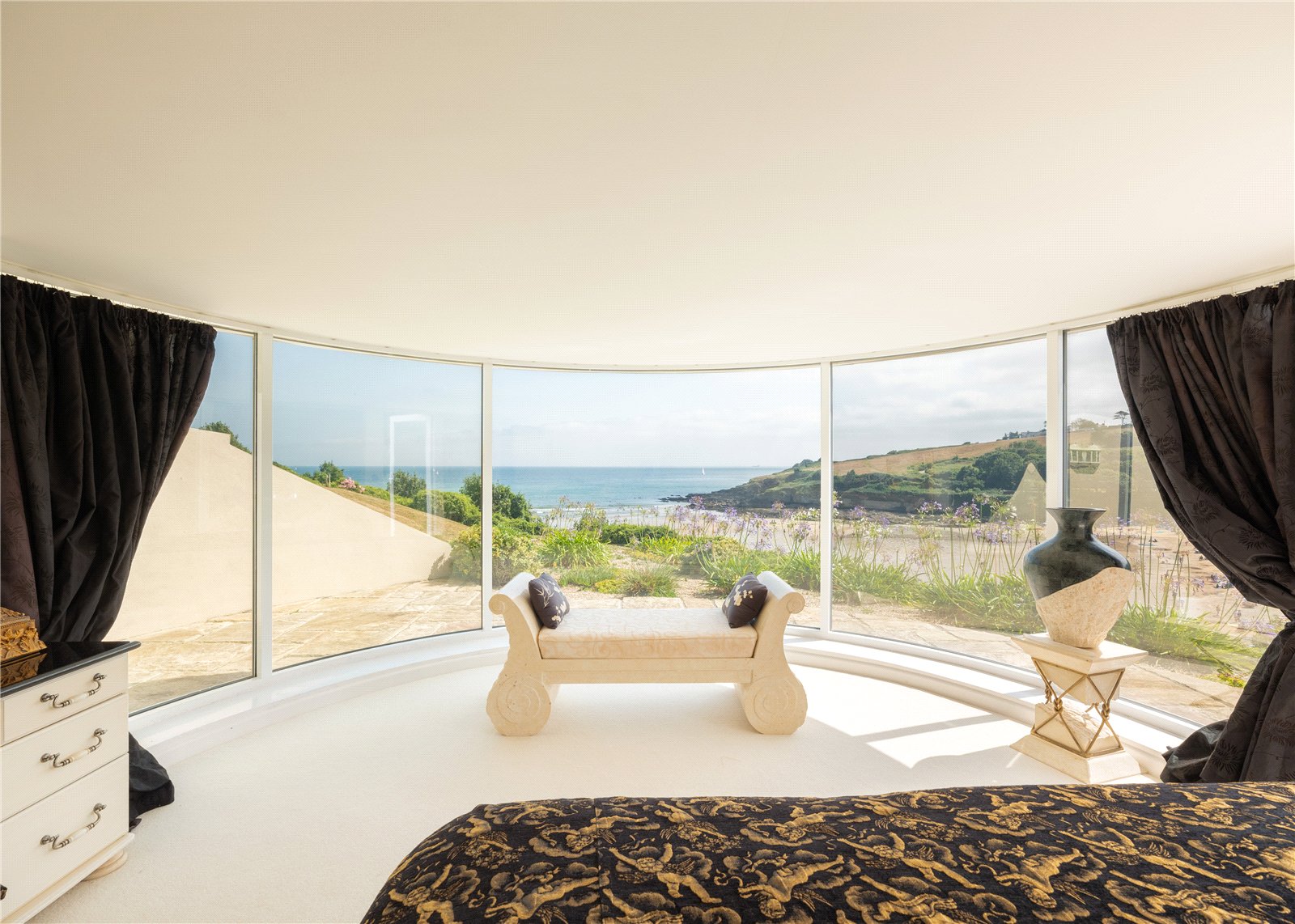 5 bedroom detached house for sale 0