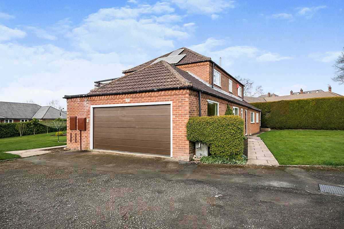 Photos of Croeswylan Lane, Oswestry, Shropshire SY10 64046649