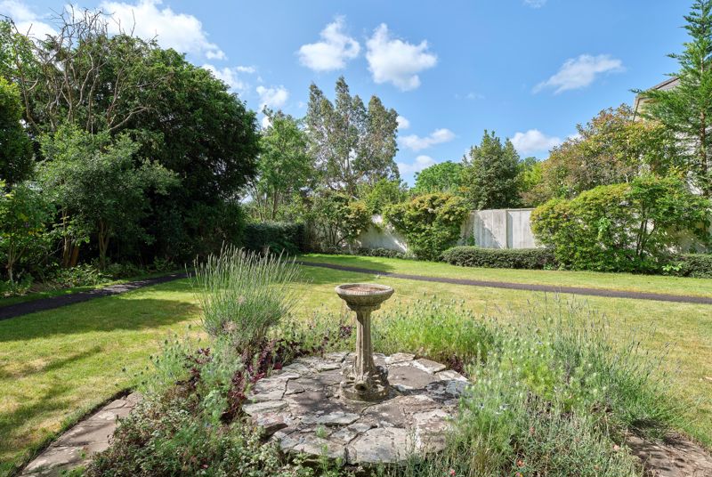 6 bedroom detached house for sale 0