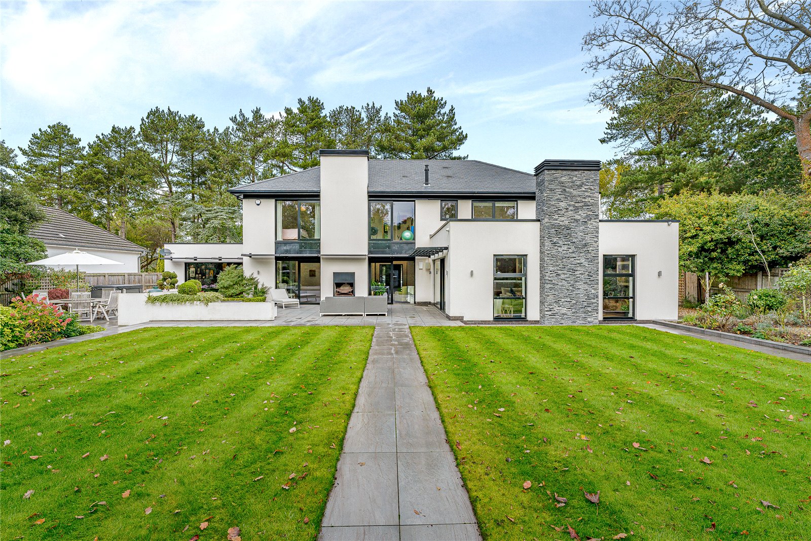 5 bedroom detached house for sale 0