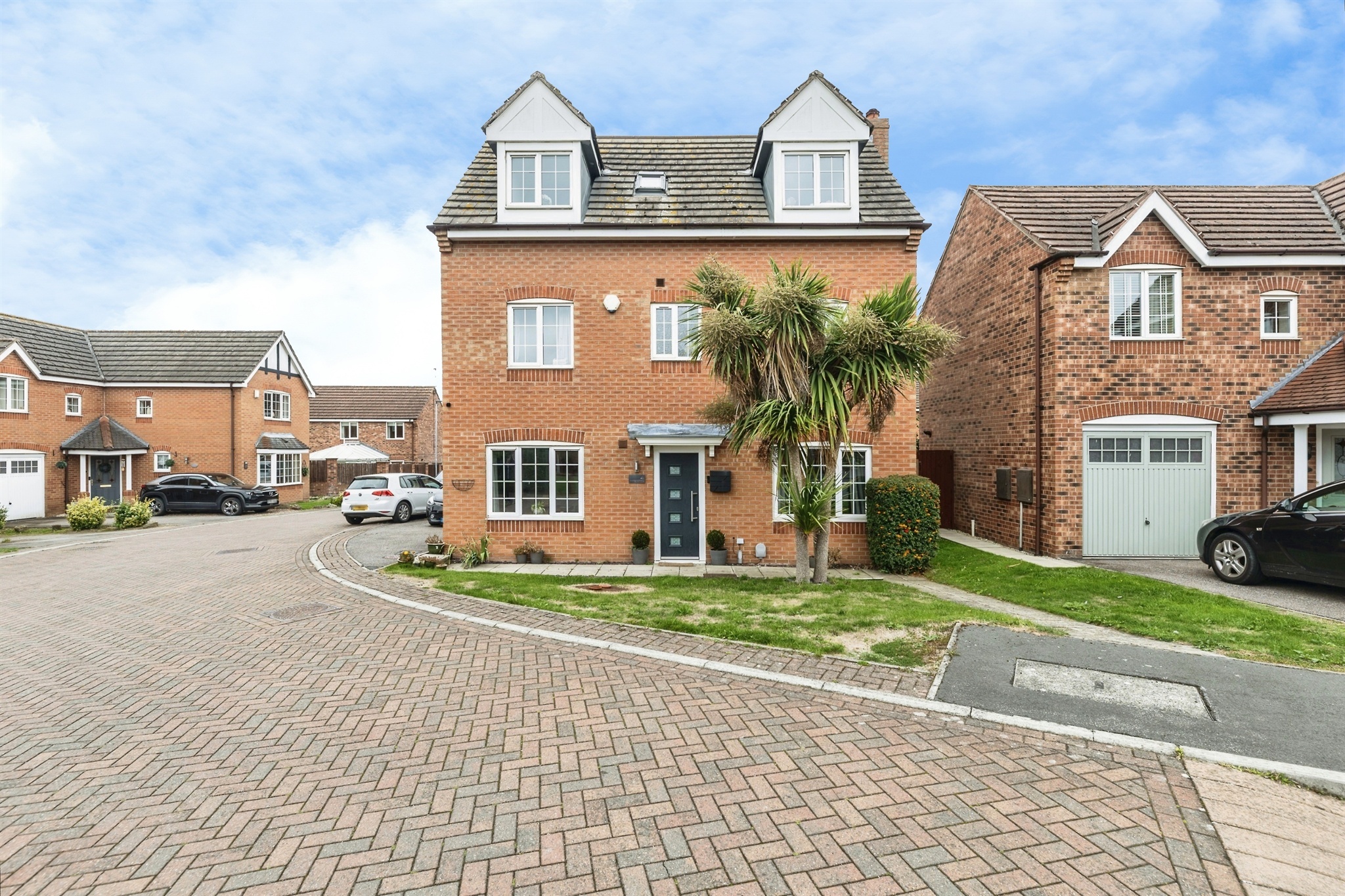 5 bed detached house for sale