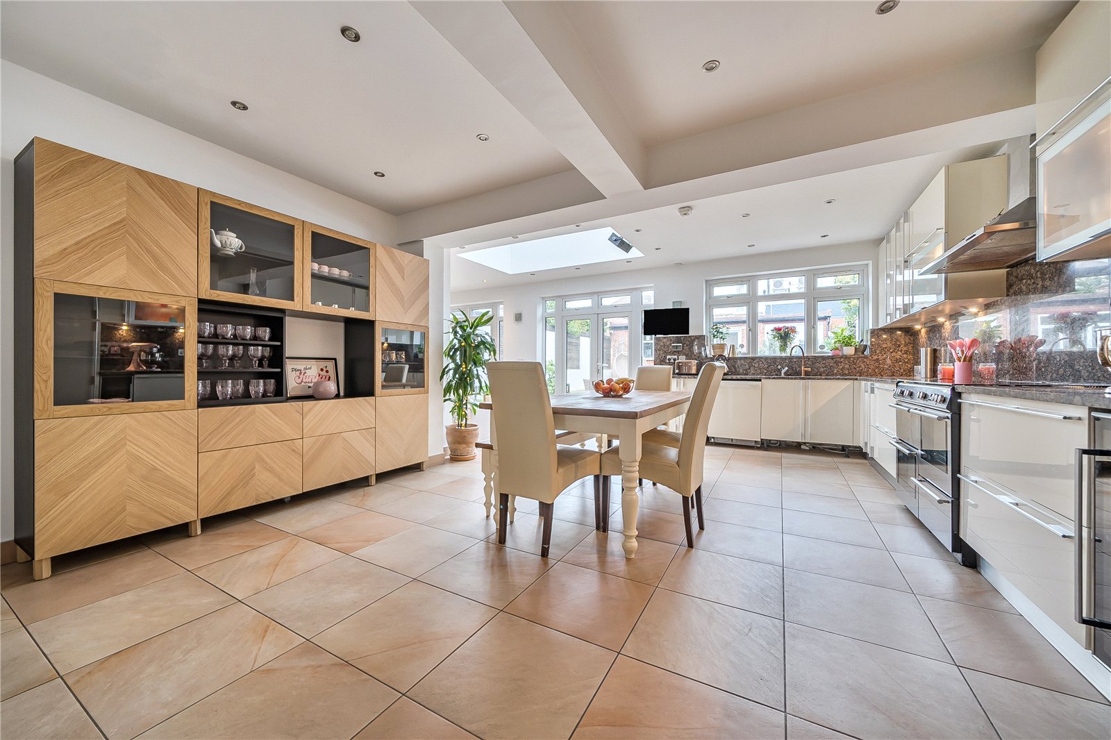 4 bedroom semi-detached house for sale 0