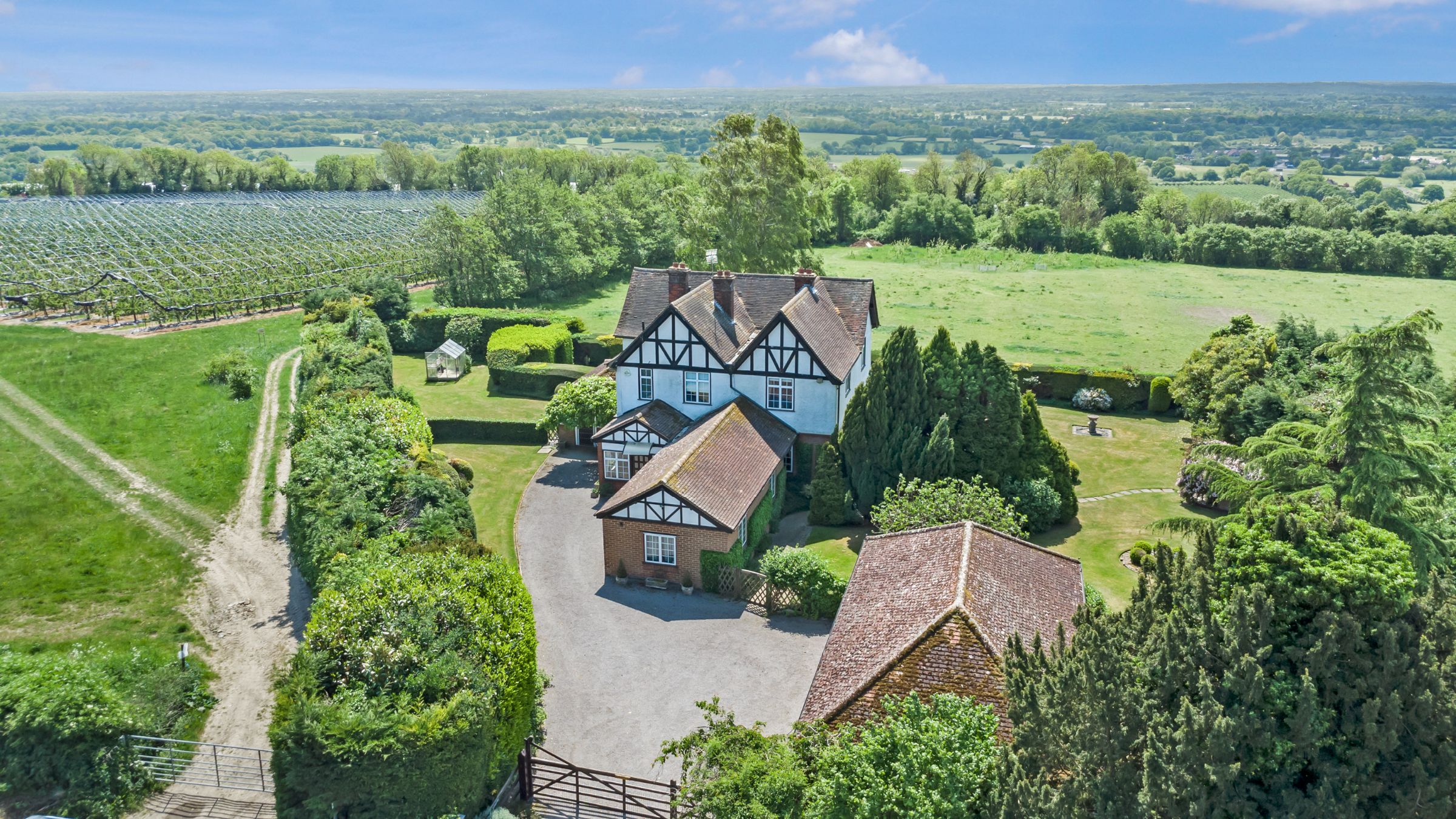 6 bedroom detached house for sale 0