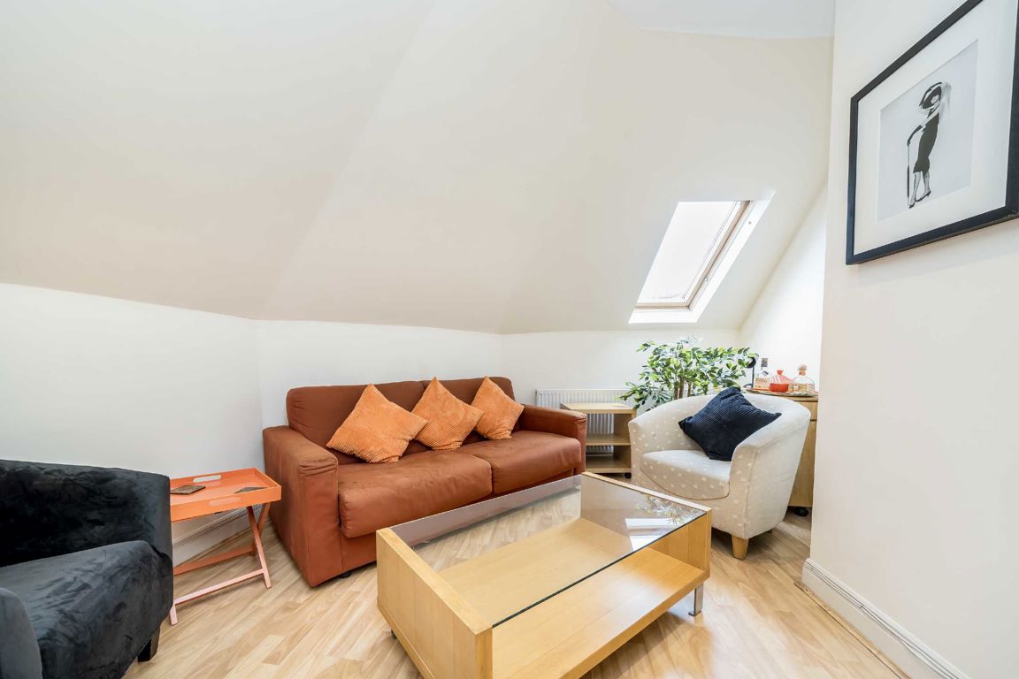 Flat 8, 58, Theobalds Road, London photo 4