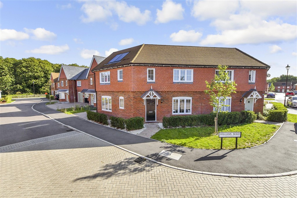 3 bed semi-detached house for sale