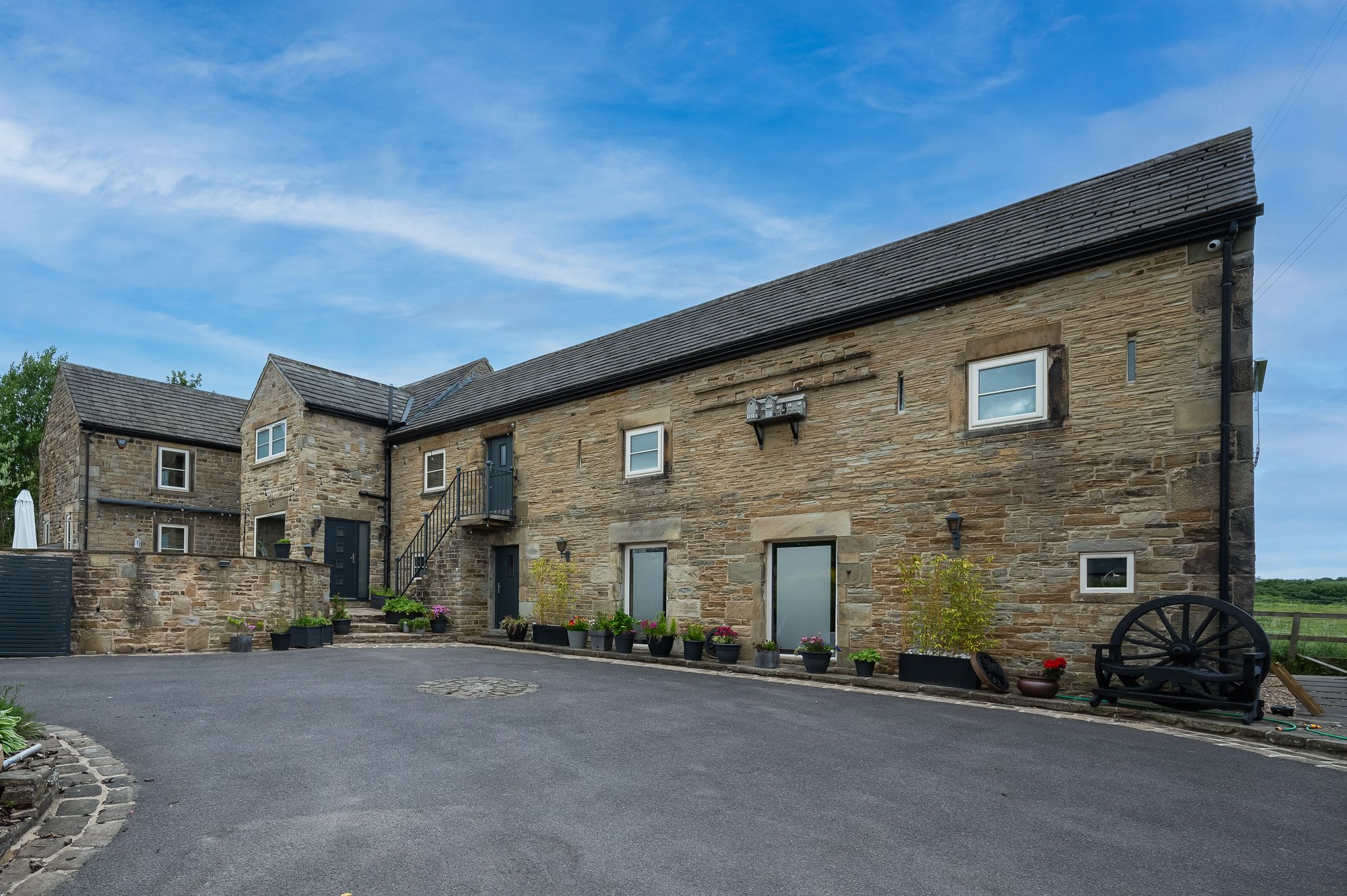 5 bedroom detached house for sale 0