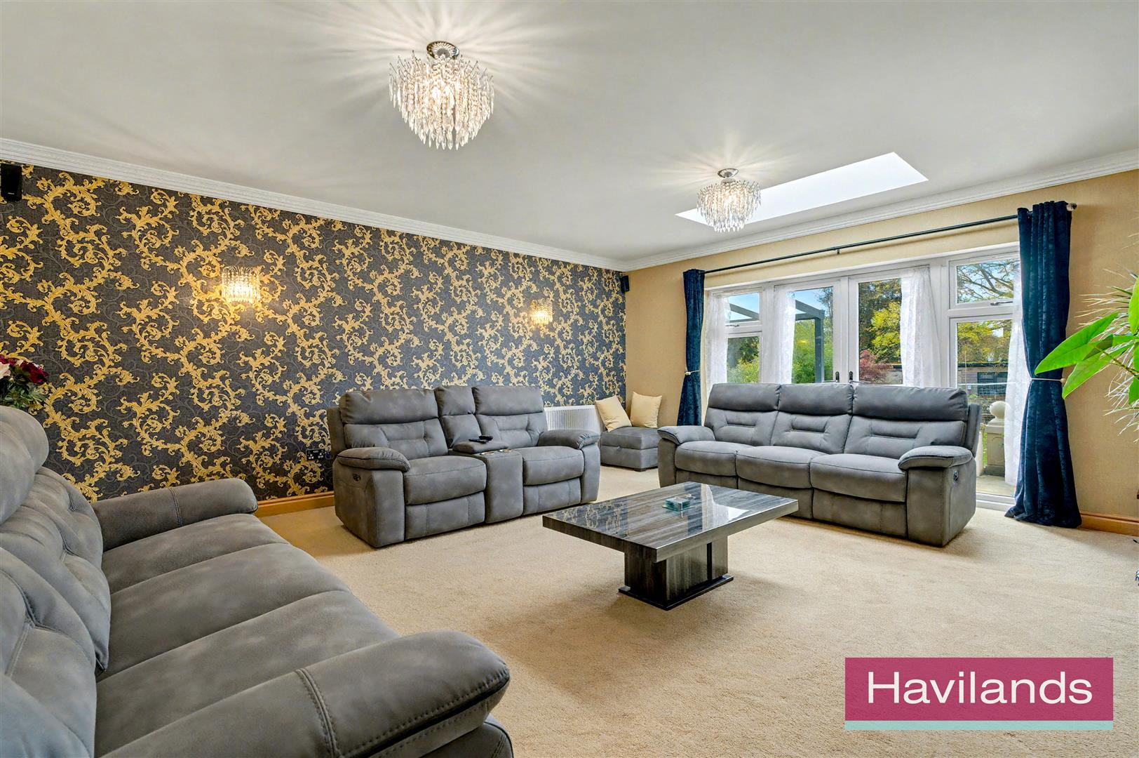 5 bedroom detached house for sale 0