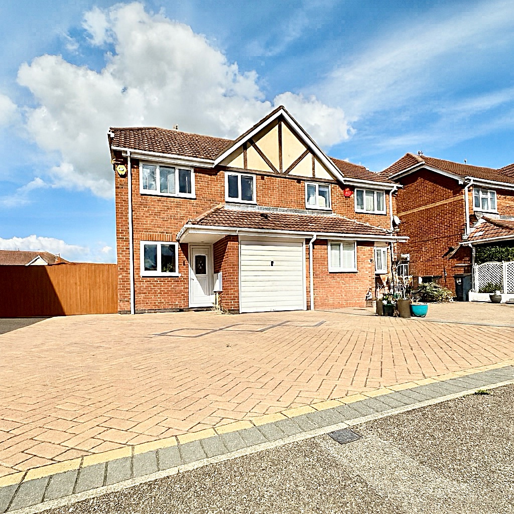 3-bed semi-detached on 62 Hillesden Avenue, Hillesden Avenue, Bedford, £1,600/mo