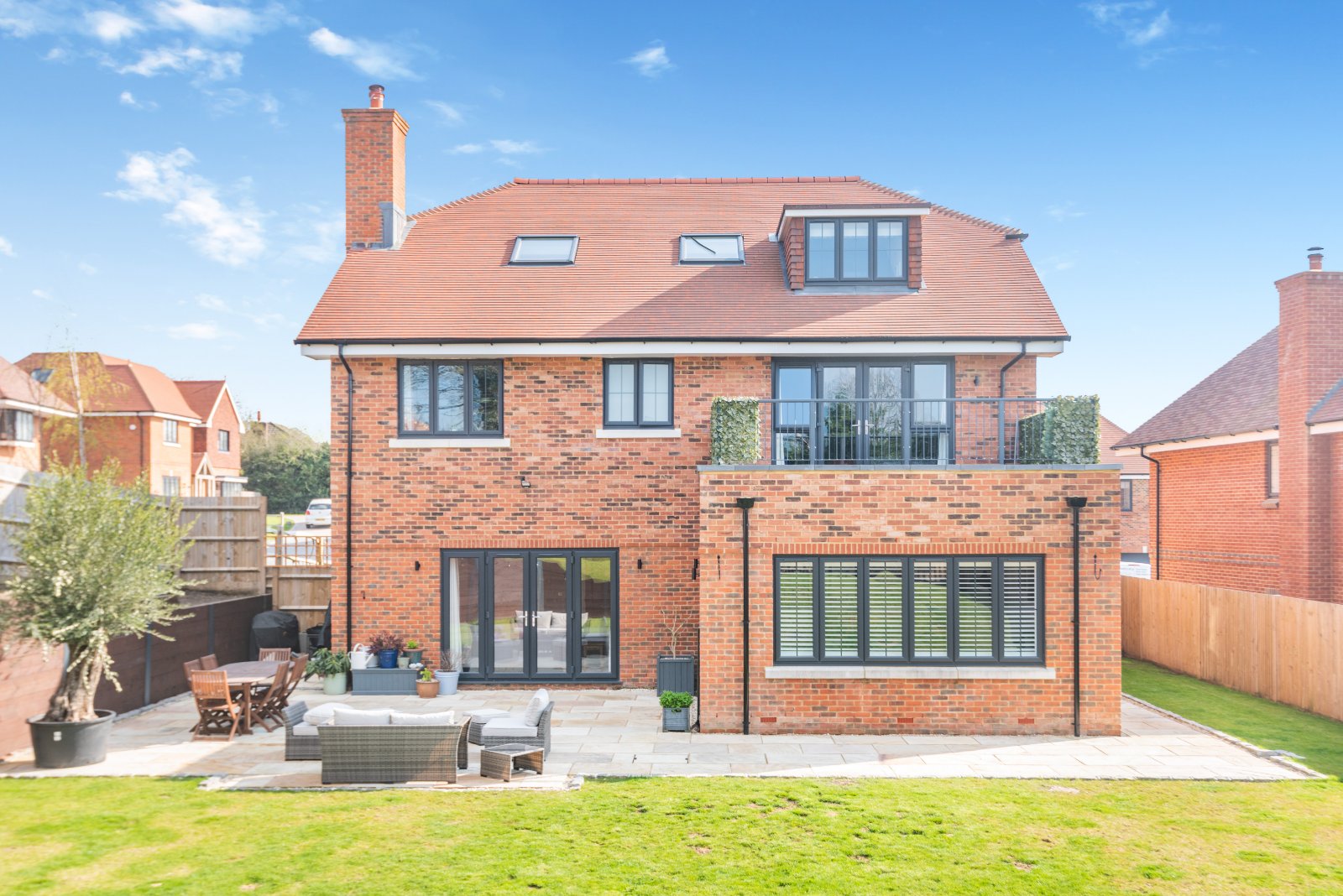 2 bedroom maisonette for sale