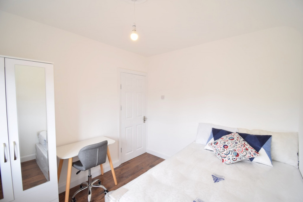 Westcroft way, London photo 5