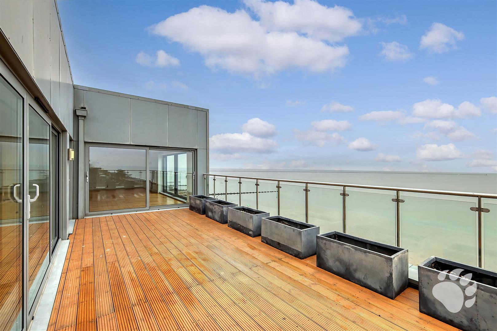 3 bedroom flat for sale 0