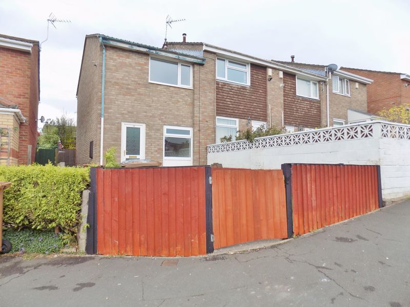 26, Garth Llwyd, Caerphilly photo 2