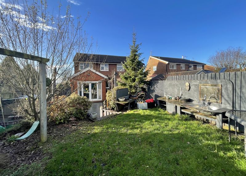 17, Highland Close, Biddulph Moor photo 4